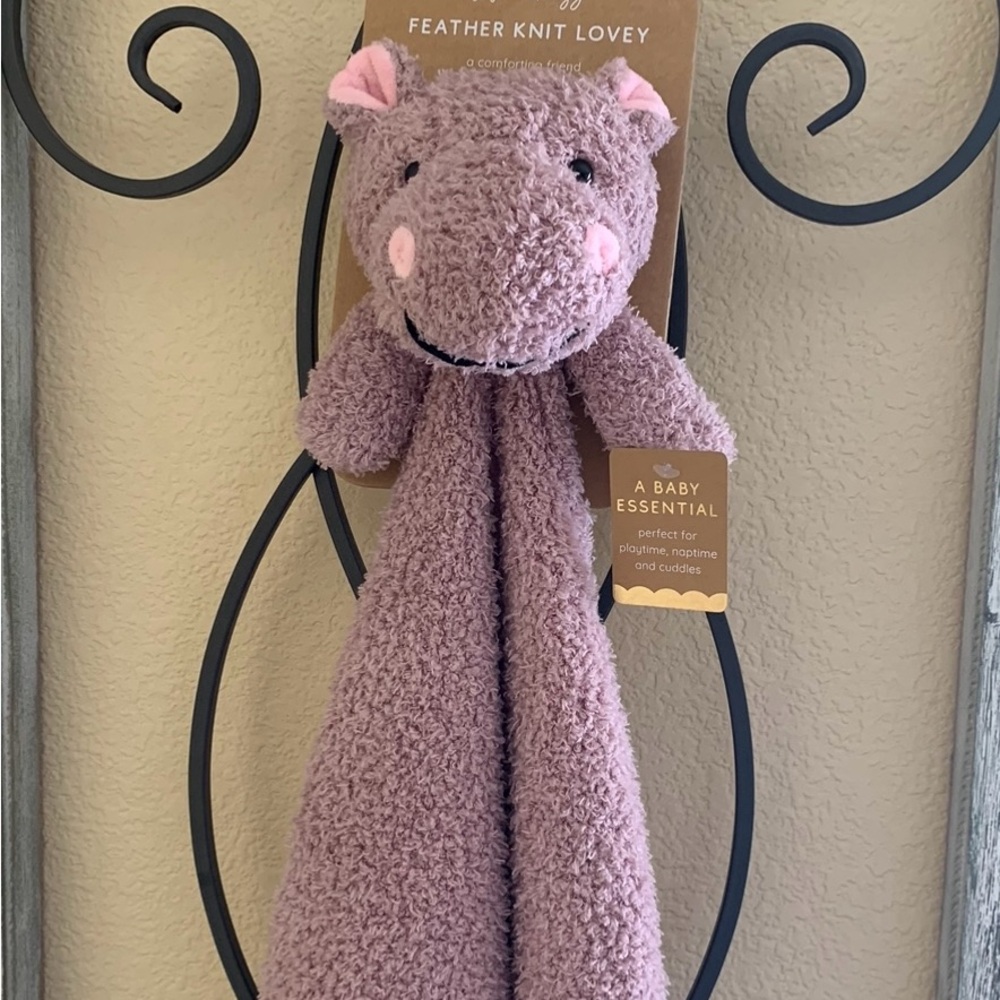 SOFT AND COZY FETHER KNIT LOVEY HIPPO BLANKET.